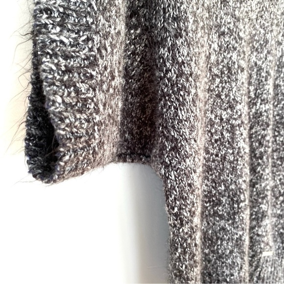 Michael Kors sweater with v-neck and short bat-wing sleeves - Picture 5 of 11